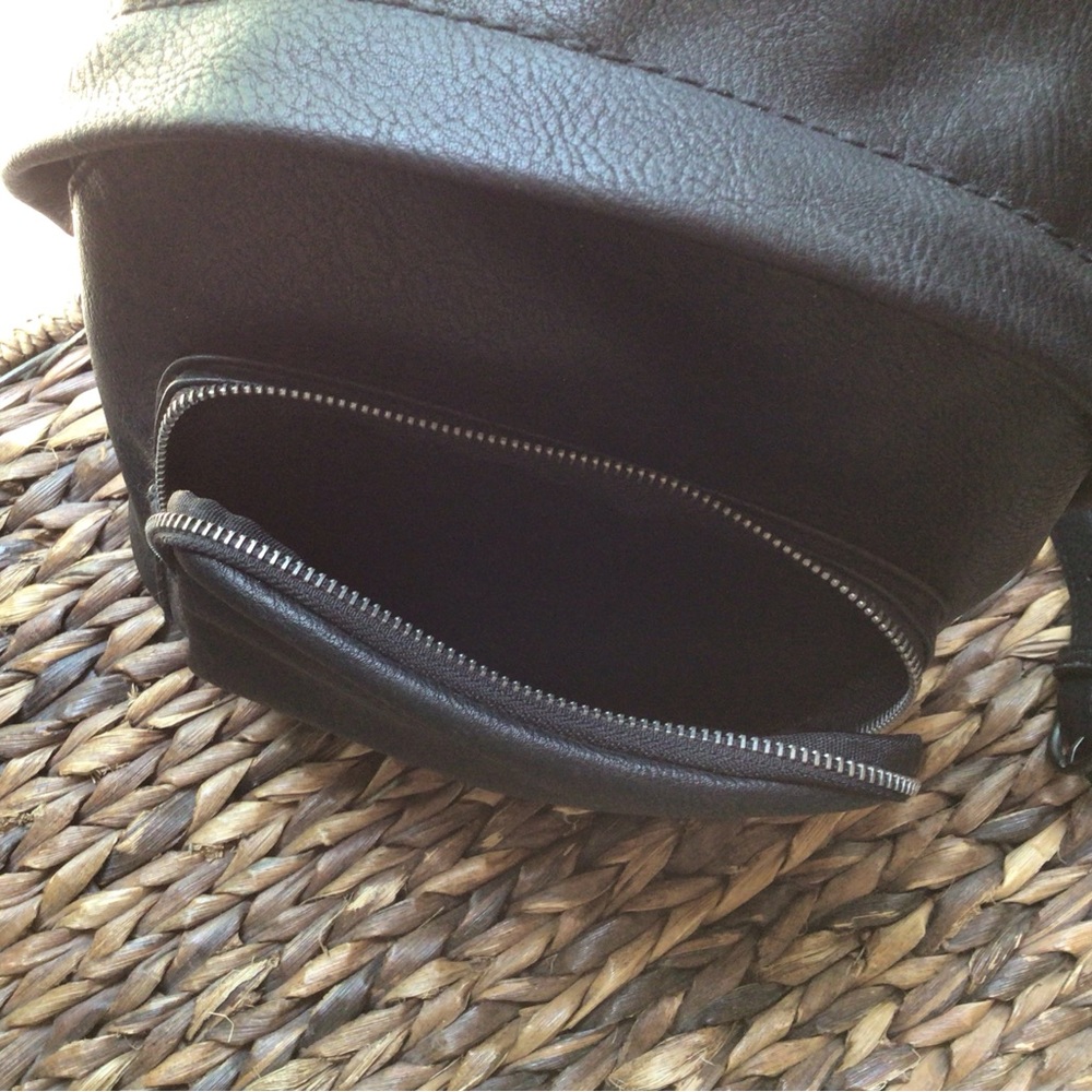 Universal Thread Backpack - Picture 4 of 5
